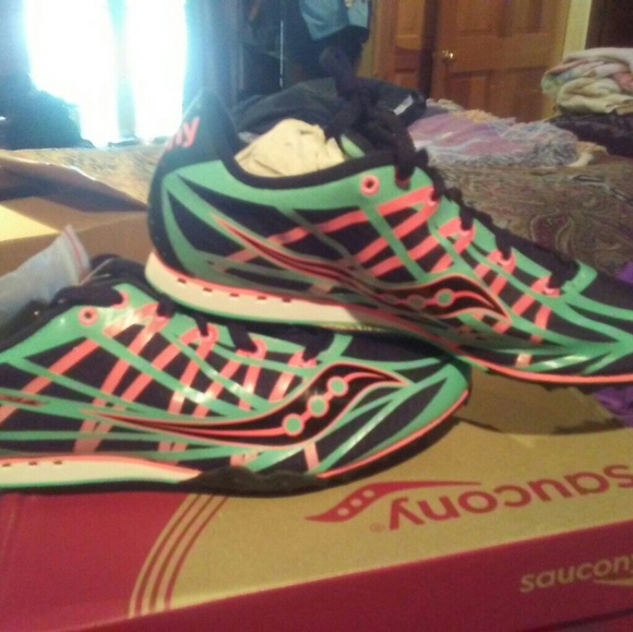 Saucony running shoes - Picture 1 of 6